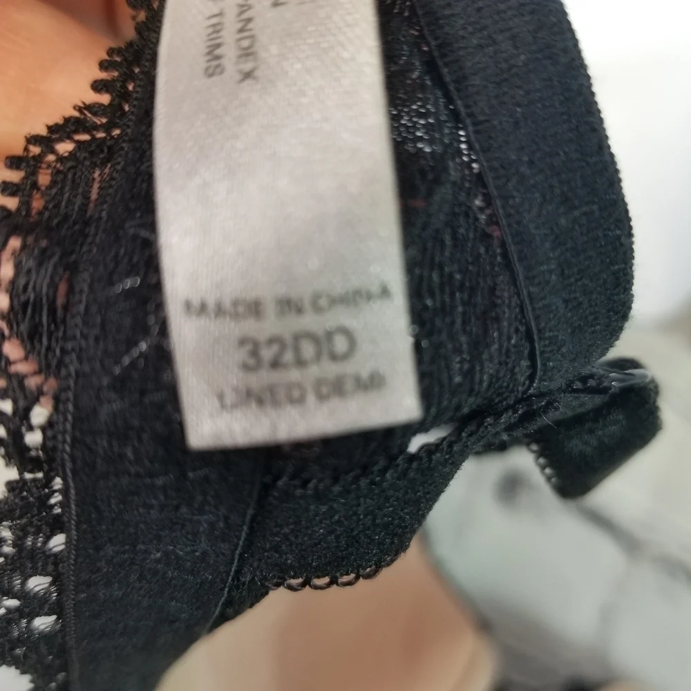 Victorias Secret VS black beige lace lined demi bra 32dd